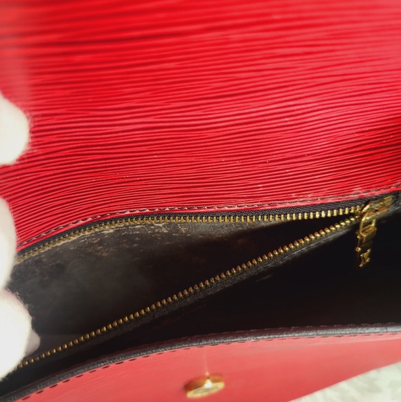 Louis Vuitton Epi Red Crossbody Bag - Picture 7 of 7